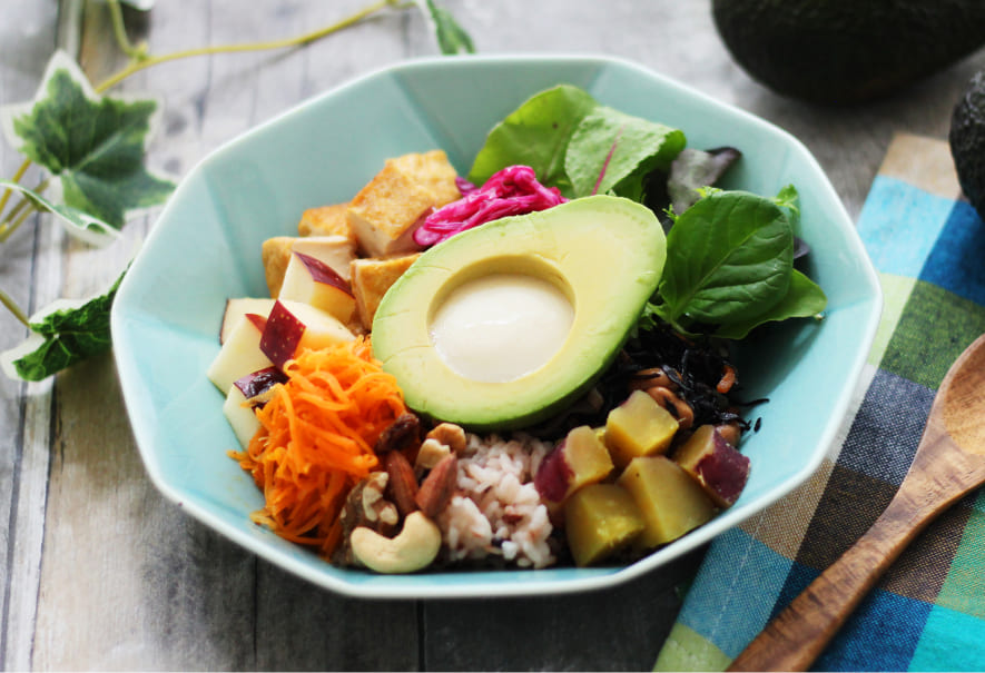 おなかもうれしい！野菜が主役のアボカドブッダボウル